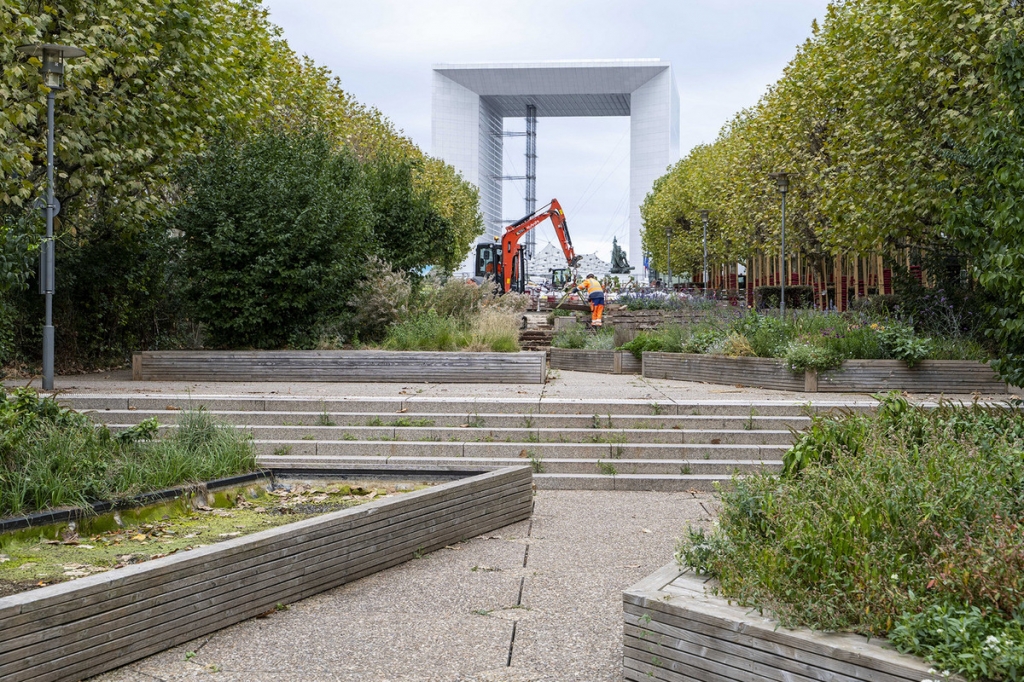 Le chantier du plus grand jardin sur dalle de France