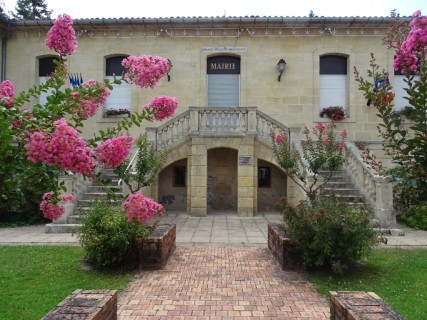 Le parc de la mairie de Vayres et les alentours