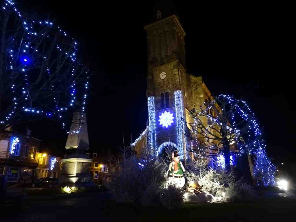 Illuminations de Noël Place Saint-Vigor à Athis de l'Orne - Beaux jardins et Potagers